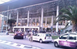Frontis del Aeropuerto de Nápoles