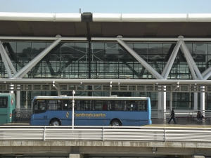 Aeropuerto Internacional Comodoro Arturo Merino Benítez: Autobuses