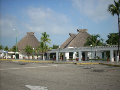 Aeropuerto Internacional de Bahías de Huatulco (HUX)