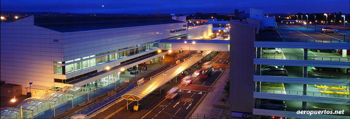 Aeropuerto de Glasgow, vista de noche