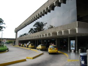 Taxis en el Aeropuerto Ernesto Cortissoz.