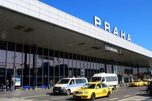 Frontis del Aeropuerto de Praga