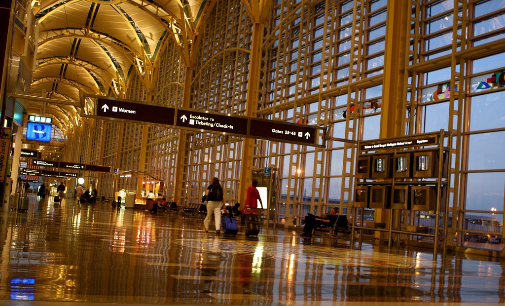 Salidas y llegadas de vuelos del Aeropuerto Ronald-Reagan