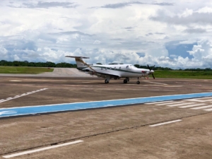 Avión en la pista del Aeropuerto Internacional de Rio Branco