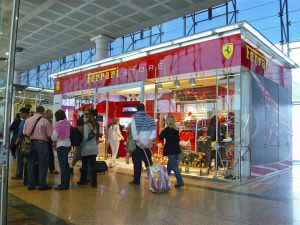 Ferrari Store en el Aeropuerto de Barcelona El Prat.