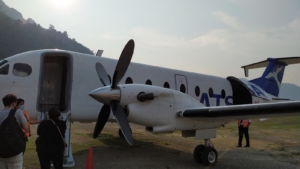 Avión en el Aeropuerto de Tingo María, Perú